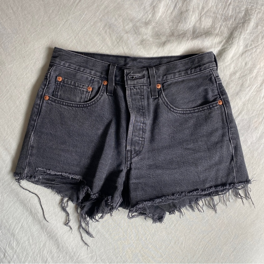 NWOT Black Levi’s 501 short